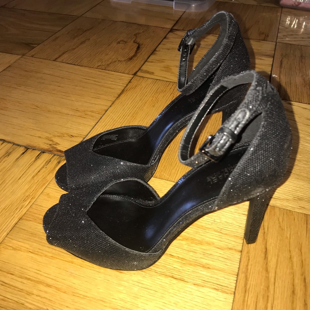 Michael Kors Cambria heels size 8.5 NO BOX